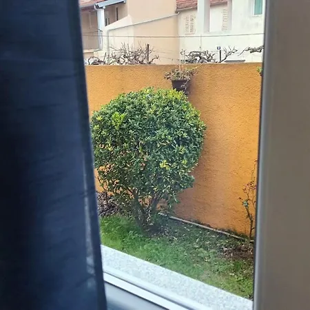 Sandra -private Parking And Garden Apartment